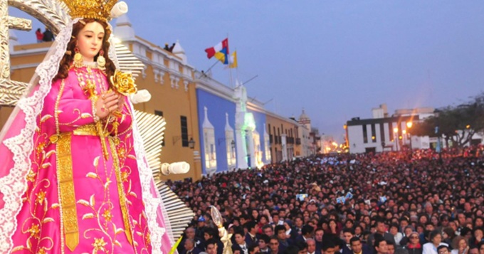 Miles de peregrinos llegan a Otuzco para venerar a la Virgen de la Puerta