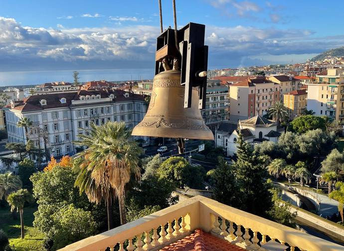 Campana dedicada a los niños no nacidos Campana dedicada a los niños no nacidos