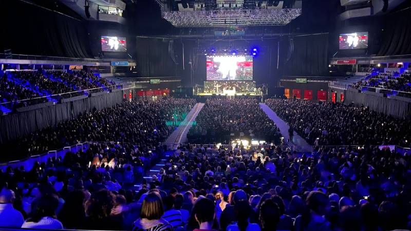 �Llamados�, m�s de 6.000 personas llenan el Movistar Arena en un hist�rico encuentro cat�lico