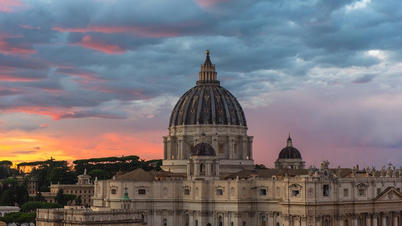 Denuncian dos profanaciones eucar�sticas durante una Misa dominical en la Bas�lica de San Pedro