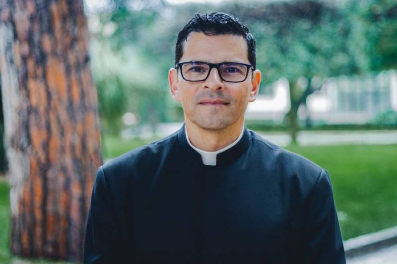 El mexicano P. Carlos Guti�rrez elegido Director General de los Legionarios de Cristo y Nancy Nohrden reelegida al frente de las Consagradas