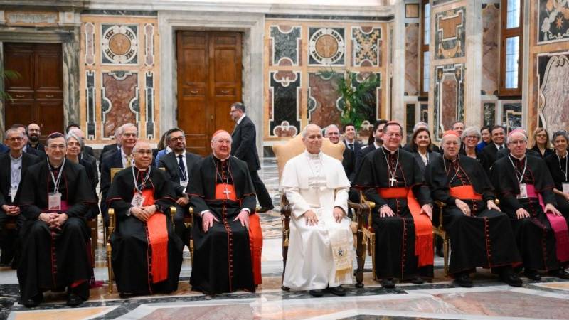 El Papa pide �favorecer caminos de vida constantes, atractivos y personales, que conduzcan al Bautismo y a los Sacramentos�