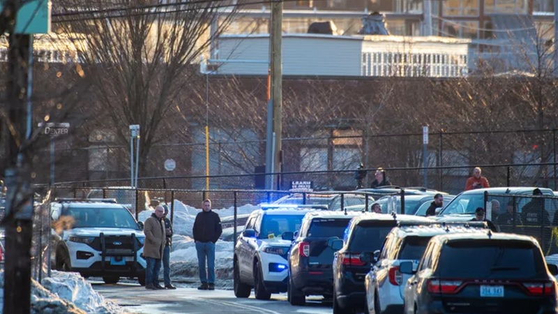 El obispo de Providence lamenta el tiroteo �sin sentido� en una pista de hockey de Pawtucket