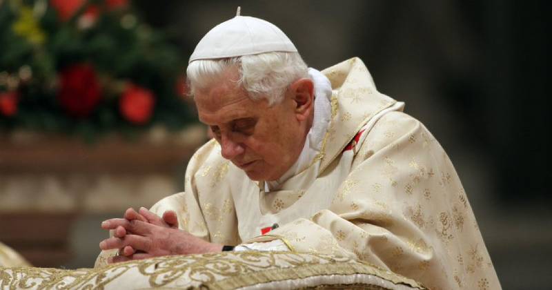 Carta in�dita de Benedicto XVI: Cristo como �nico �puente� entre Dios y el hombre, y la Eucarist�a como cumbre de toda oraci�n
