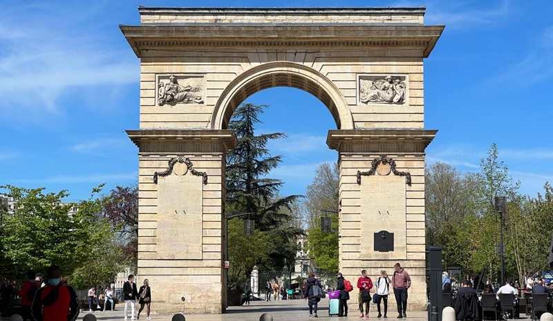 La Justicia francesa avala la prohibici�n de s�mbolos religiosos en ayundamientos
