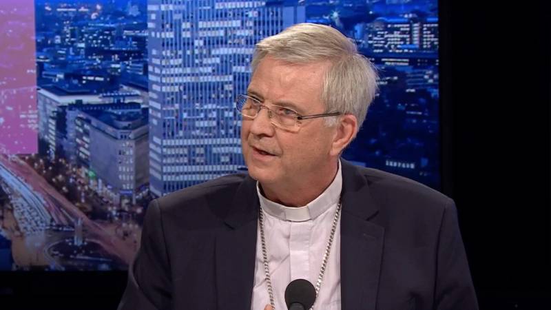 El Obispo de Amberes anuncia que ordenar� hombres casados antes de 2028 y �se expone a la excomuni�n?