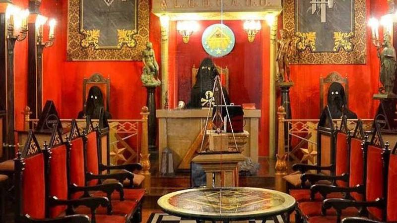 Una logia mas�nica en el banquillo: 22 acusados por asesinatos y crimen organizado en Francia