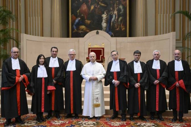 El Papa vincula la estabilidad institucional del Vaticano al respeto de las garant�as procesales en los juicios
