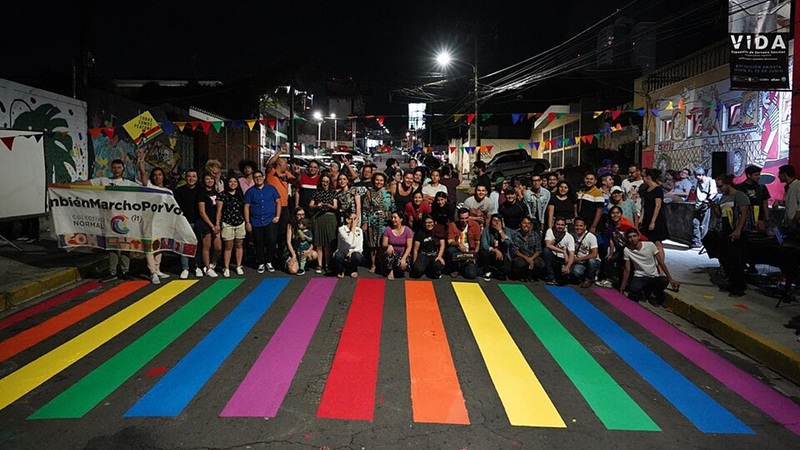 Dallas comienza a retirar pasos de peatones LGBTQ+
