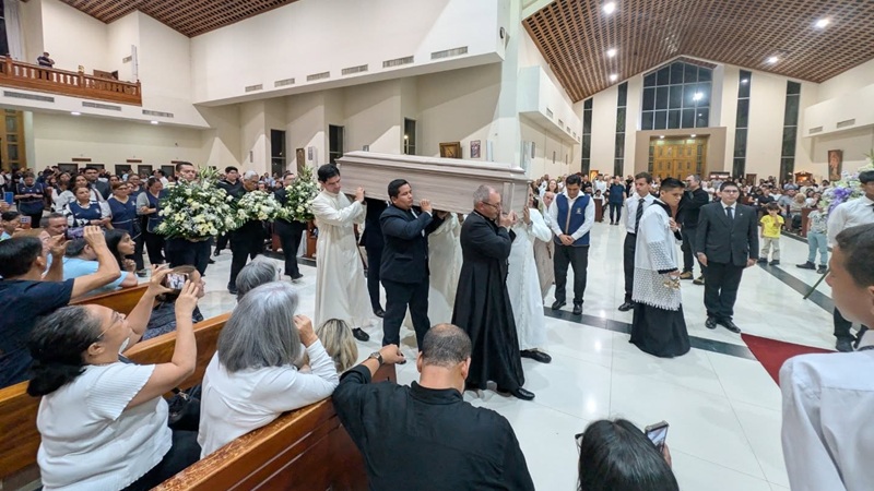 Dos sacerdotes entregan la vida al rescatar a dos monaguillos que se ahogaban en una playa de Ecuador