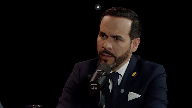 De la Espriella firma el Compromiso por la Vida y la Familia: es el �nico candidato presidencial colombiano que lo ha hecho