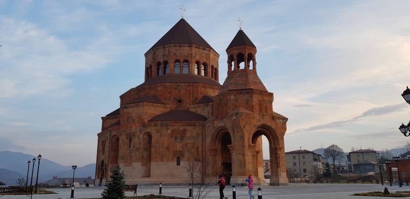 Azerbaiy�n demuele la catedral de Stepanakert mientras el Vaticano acoge un acto cultural organizado por la embajada azer�