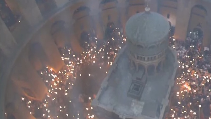 Miles de fieles celebran en Jerusal�n la liturgia del Fuego Santo