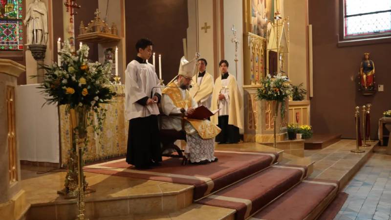 El Obispo de Oslo acoge a nuevos cat�licos y les recuerda los tres v�nculos de unidad con la Iglesia