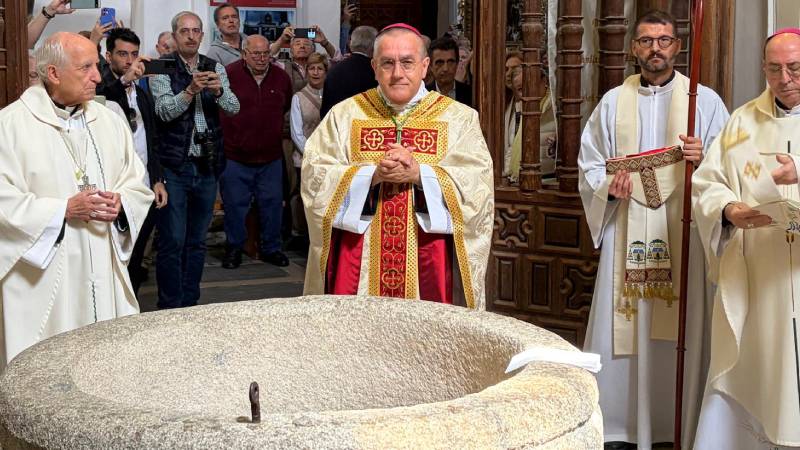 Monse�or Pioppo ensalza a Isabel la Cat�lica como modelo de servicio cristiano en la misa por su 575 aniversario