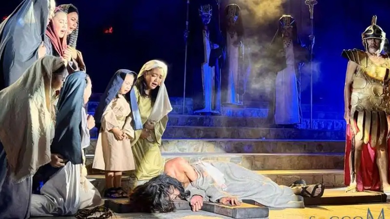 Una tradici�n centenaria devuelve a muchos j�venes filipinos a la iglesia en torno a la Pasi�n de Cristo