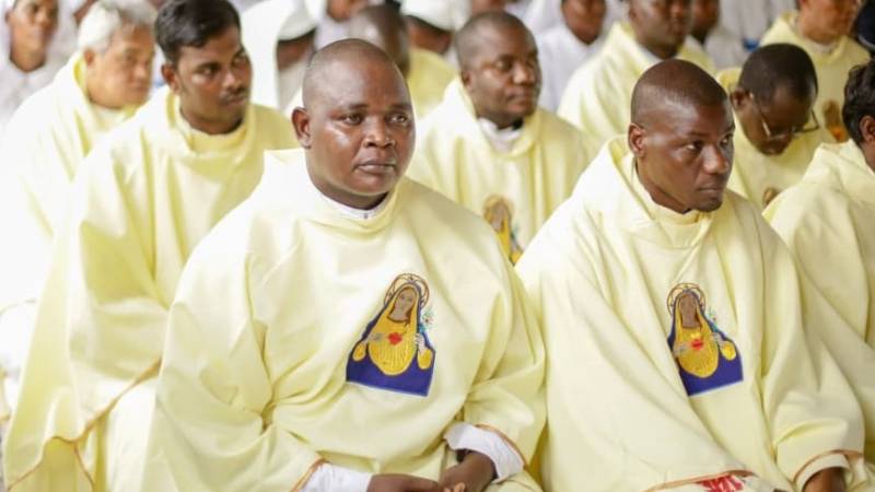 Las vocaciones sacerdotales y religiosas crecen en �frica y Asia: 5.297 seminaristas m�s en un solo a�o
