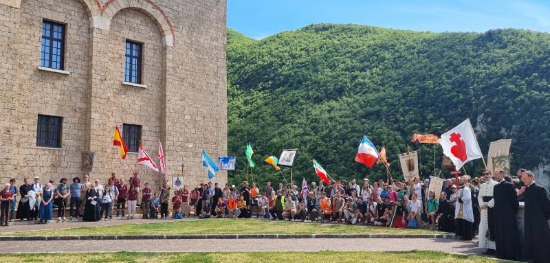 De Santa Mar�a la Mayor a la gruta de san Benito: nace en Italia la peregrinaci�n Nuestra Se�ora de la Cristiandad