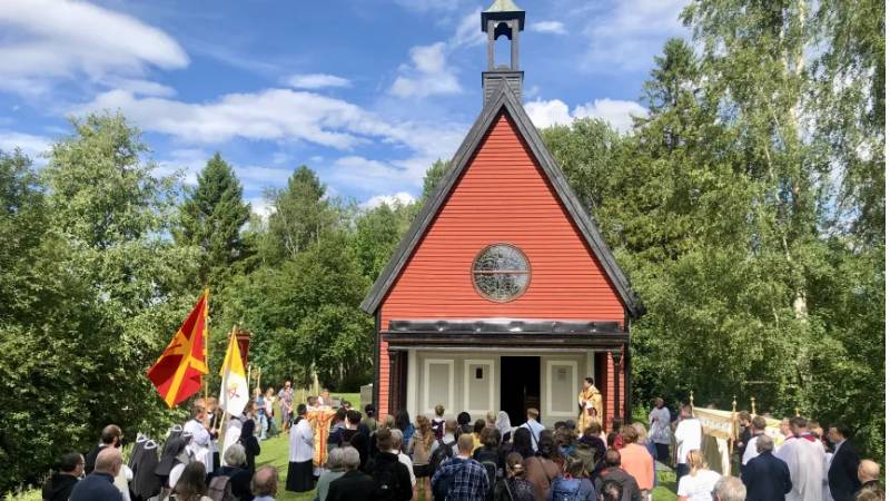 Mons. Varden advierte contra la tentaci�n del hombre que se cree �pantokr�tor�: �Significa disoluci�n y muerte�