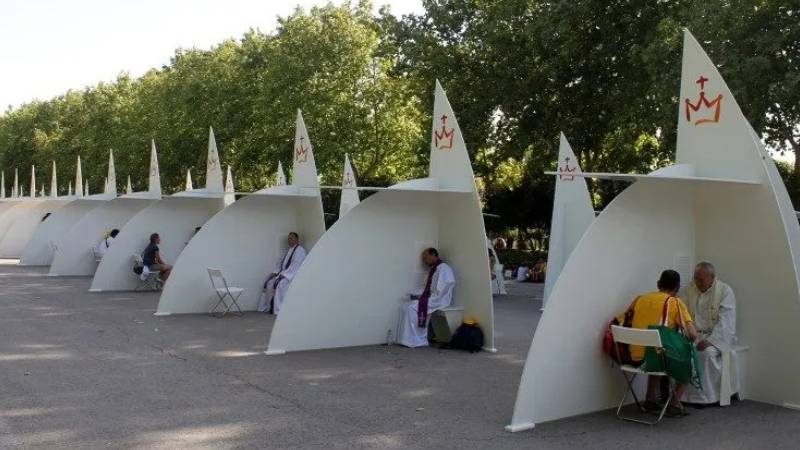 �Centros de escucha� en lugar de confesionarios en los actos multitudinarios del viaje del Papa