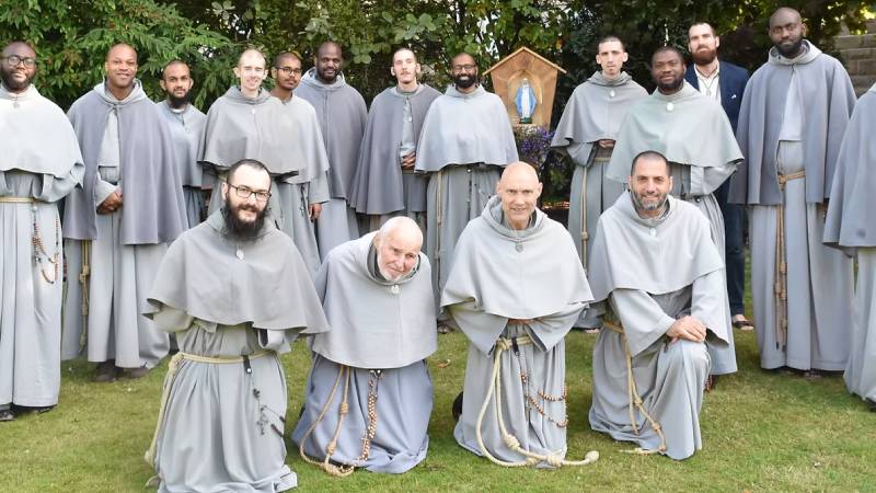 Los Franciscanos Marianos se disuelven por falta de apoyo can�nico