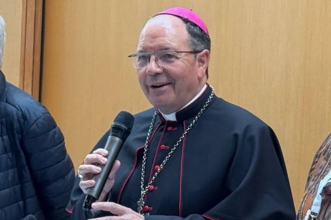 Elizalde rompe el silencio y se�ala a los sacerdotes cr�ticos: �No confiesan, no acompa�an, no van a formaci�n�