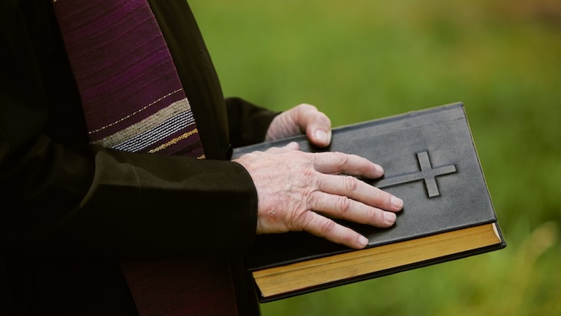Un sacerdote de 79 a�os denuncia que le ofrecieron la eutanasia dos veces en el hospital pese a saber que se opon�a