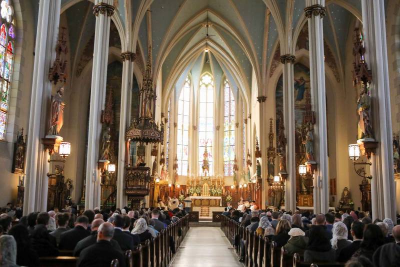 Joseph Pierce destaca el atractivo la belleza restaurada por el Instituto de Cristo Rey Sumo Sacerdote en el Santuario de San Jos� de Detroit