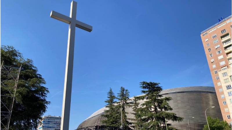 Madrid se engalana con 100.000 flores y espera a 1,8 millones de personas para recibir al Papa