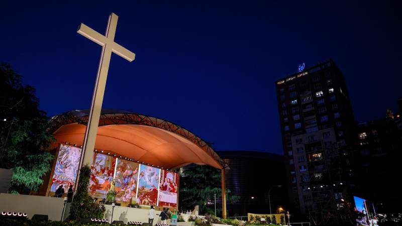 La cruz de la vigilia papal se quedar� en Madrid como �testimonio permanente� de la visita de Le�n XIV
