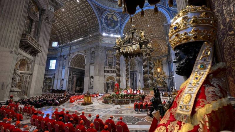 Le�n XIV impone el palio a 35 arzobispos e invita a ser �art�fices de la unidad�