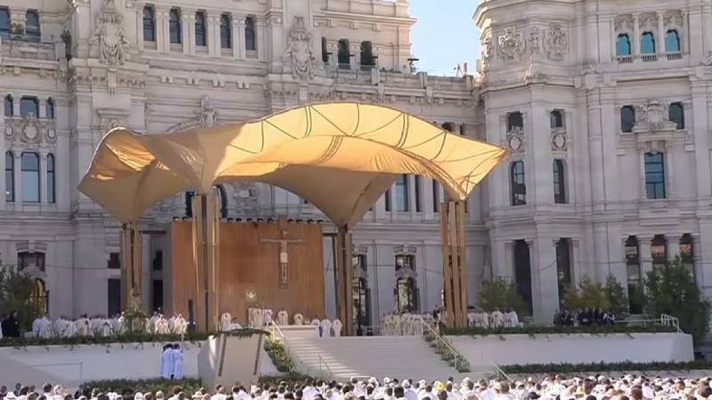 El Papa celebra el Corpus en Madrid ante mill�n y medio de fieles y sit�a la Eucarist�a en el coraz�n de la fe y la historia de Espa�a