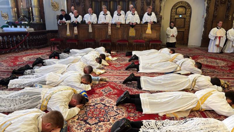 La Fraternidad de San Pedro ordena 25 sacerdotes, su r�cord hist�rico, e iguala todas las ordenaciones diocesanas de Alemania