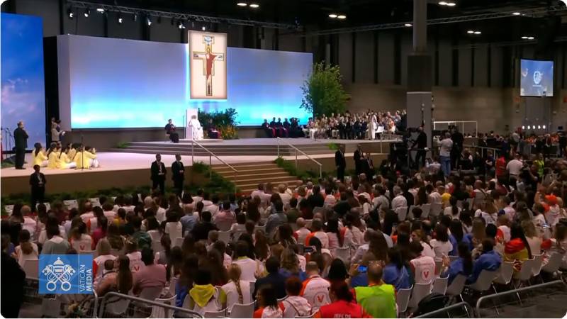 Le�n XIV agradece a los 18.000 voluntarios su etapa madrile�a del viaje en el IFEMA