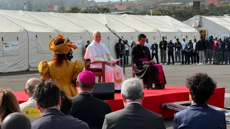 Le�n XIV pide en Tenerife una integraci�n rec�proca y condena a los traficantes de personas