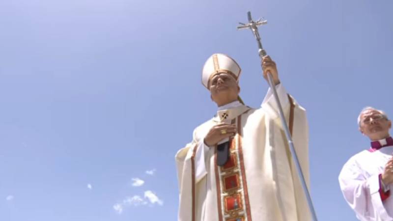 Le�n XIV cierra su viaje a Espa�a con una Misa en Tenerife dedicada a la acogida y regresa a Roma en el avi�n del Rey tras una aver�a