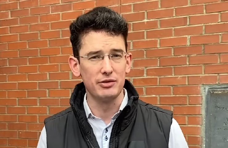 Doscientos mil euros de multa por no llamar �elle� a una ni�a