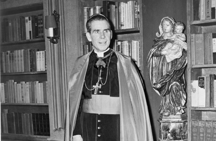 Fulton Sheen: todav�a no es beato y ya hay cinco posibles milagros para su canonizaci�n