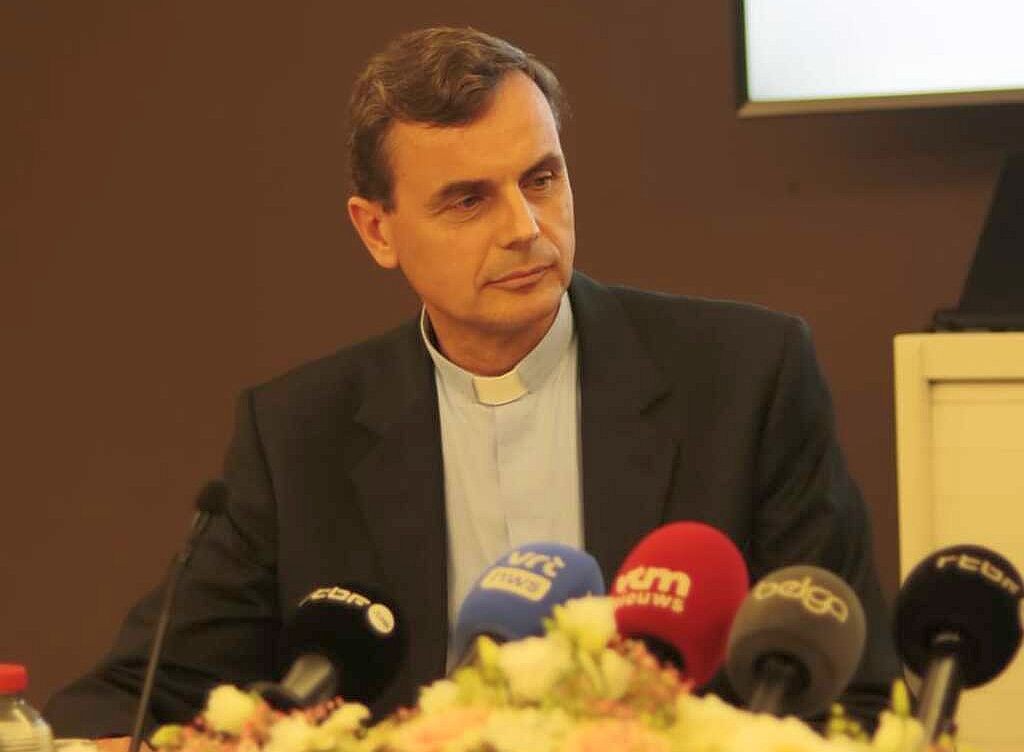 Otro obispo belga pide la ordenaci�n de casados