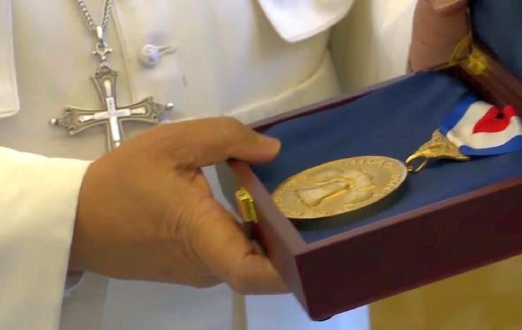 Un Papa recibe por primera vez la Medalla de la Libertad