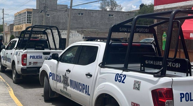 Polic�as derriban y patean a un sacerdote en M�xico