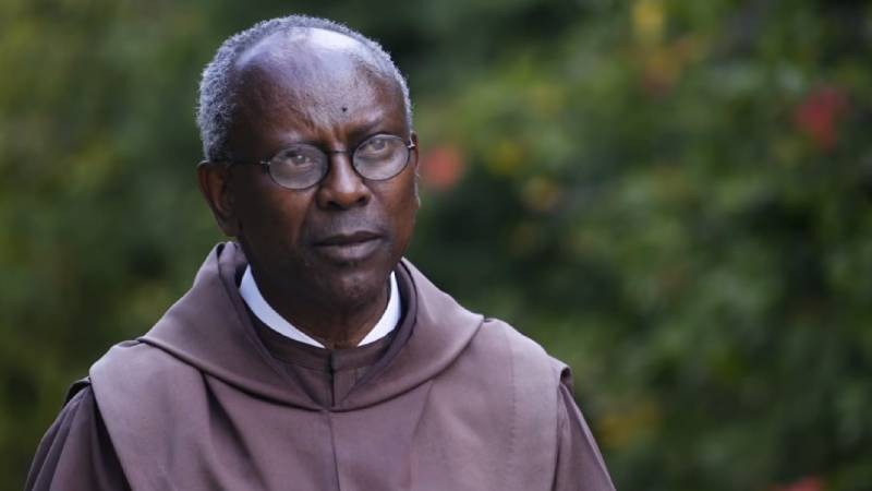 Un misionero africano da la vuelta al relato: no son los programas pastorales, sino la liturgia reverente lo que convierte a los j�venes