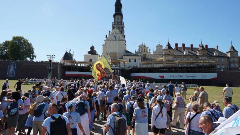 Polonia renueva los Votos Nacionales de Jasna G�ra en el 70.� aniversario