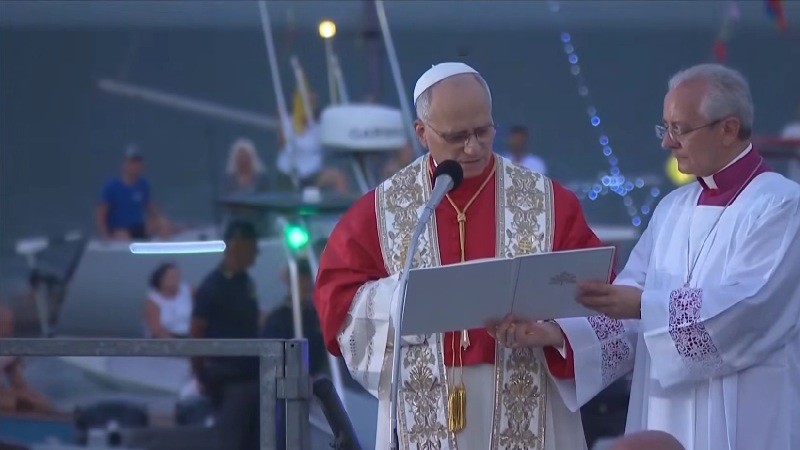 Le�n XIV preside la procesi�n de la Virgen del lago sobre las aguas de Albano