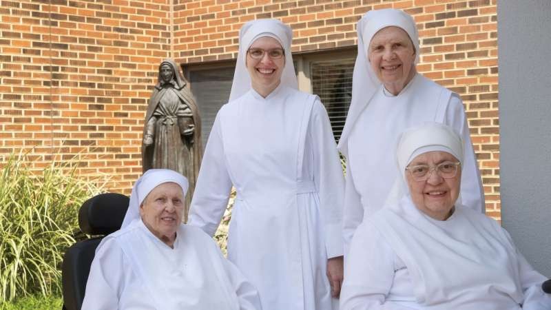 El Cardenal Cupich y dos congregaciones religiosas demandan a Illinois para frenar la ley de suicidio asistido