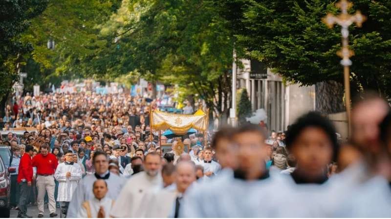 �No es complicado. Es muy sencillo. �Empieza por tus sacerdotes!�