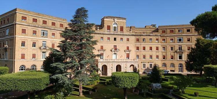 Cientos de curas de �frica y Asia estudian cada a�o en Roma, y ahora sus casas tienen nuevo due�o: �Donum Missionis�
