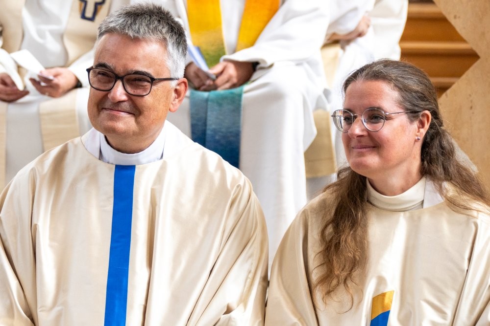 Los viejos cat�licos: obispesas, comuni�n con protestantes y LGBT