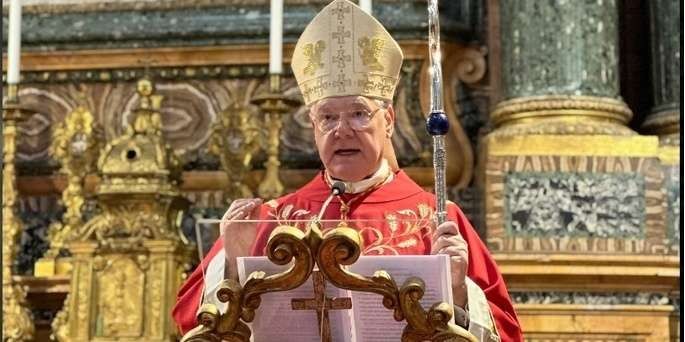 ��Queridos m�os! Por eso, el rosario no debe quedar olvidado en el fondo de un caj�n�