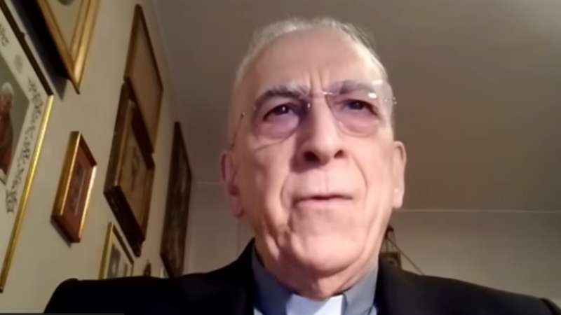 Bux: �M�s que meter mano al derecho can�nico, habr�a que meter mano a la crisis de fe�
